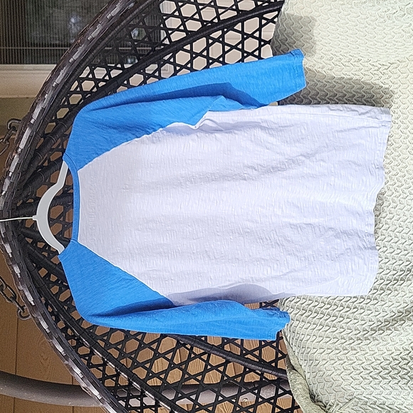 Blue and gray raglan top - Picture 4 of 8